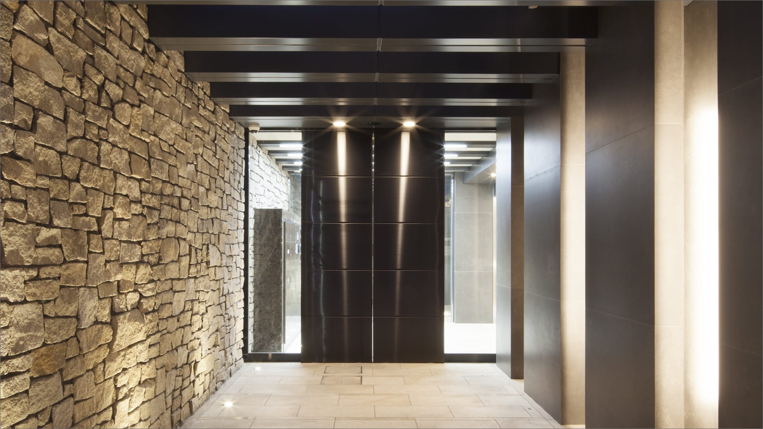 LUXE ROCK GARDEN  服部本町