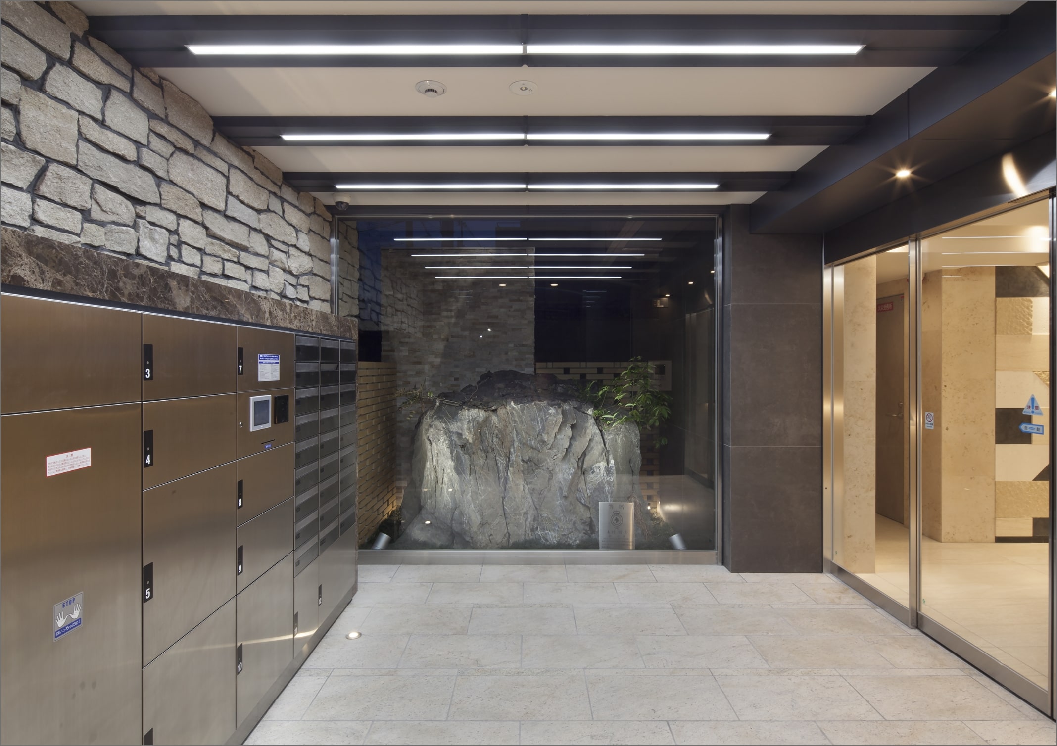 LUXE ROCK GARDEN  服部本町